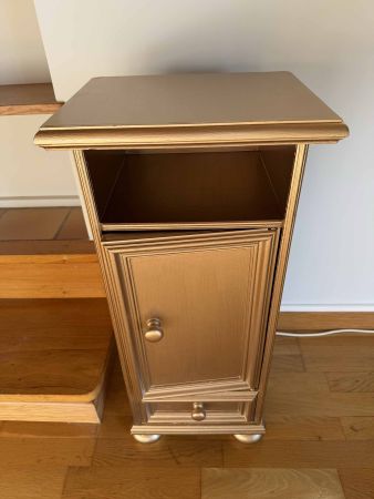 Meuble décoratif peint pour décoration intérieure dans une maison à Genève